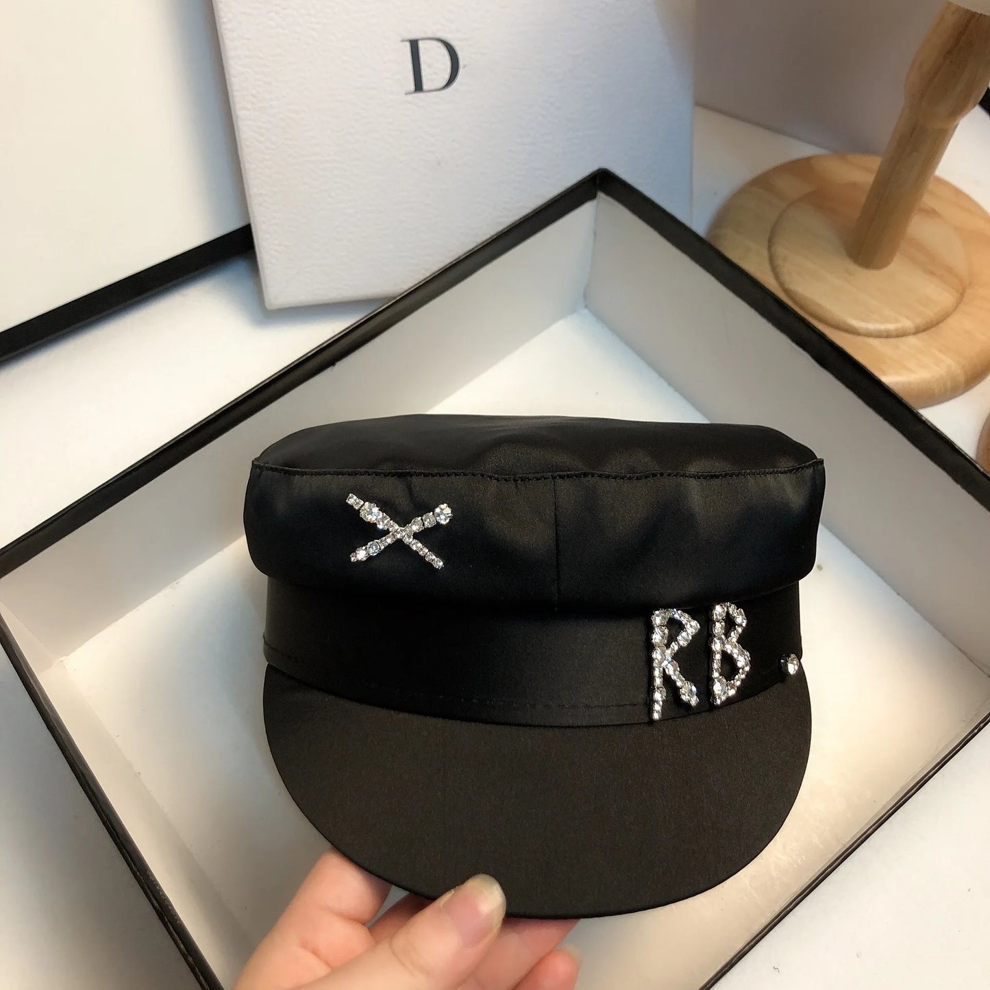 Brand Designer Satin Diamond R B Letter Newsboy Caps Women Flat Hat