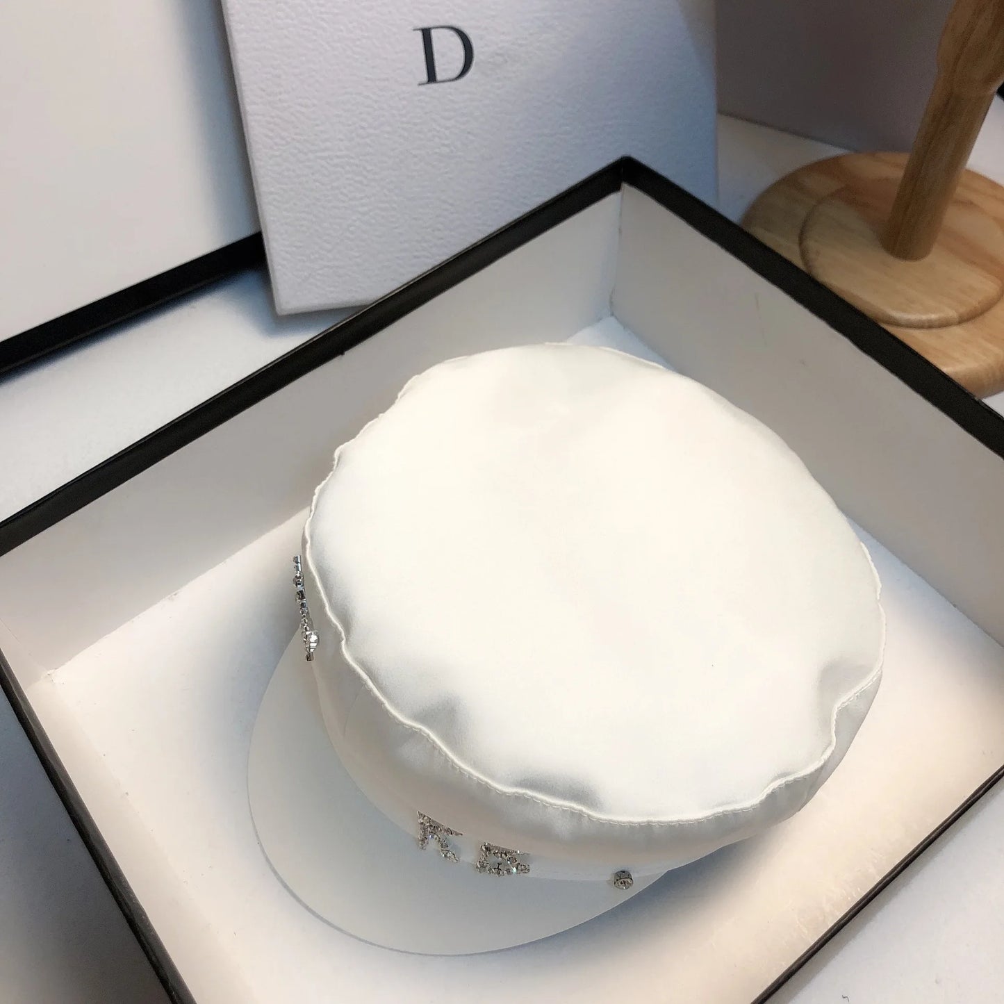 Brand Designer Satin Diamond R B Letter Newsboy Caps Women Flat Hat