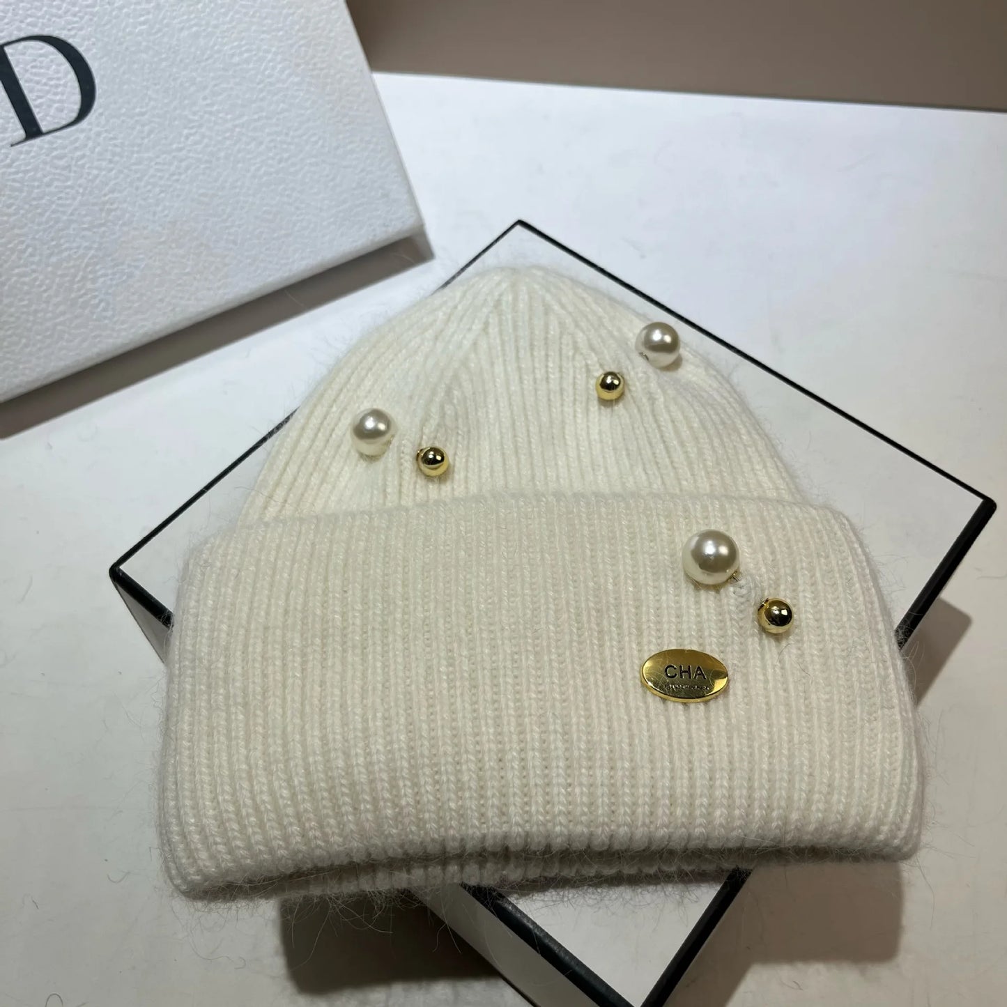 Designer Pearls Brooch Knitted Hat Women Luxury