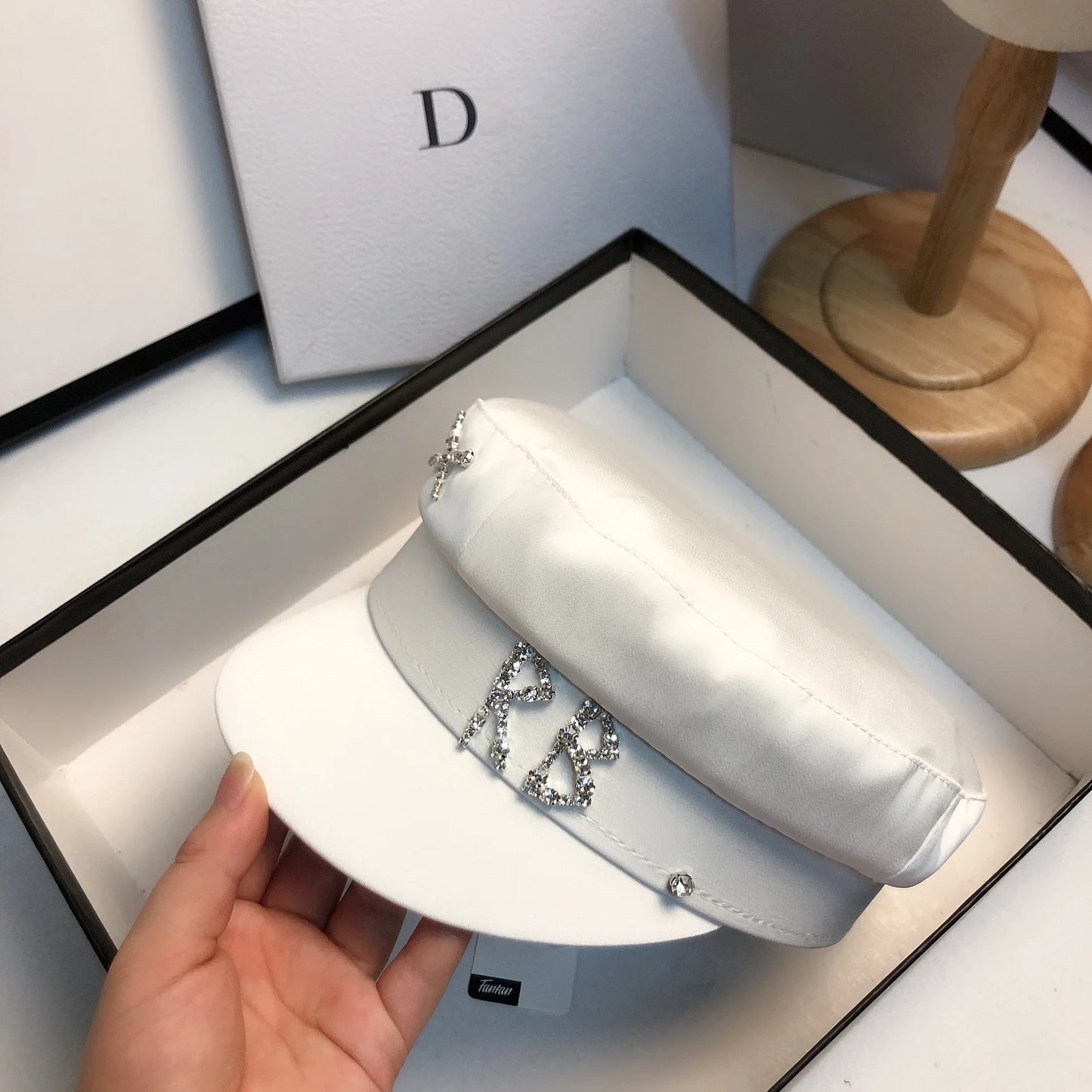 Brand Designer Satin Diamond R B Letter Newsboy Caps Women Flat Hat