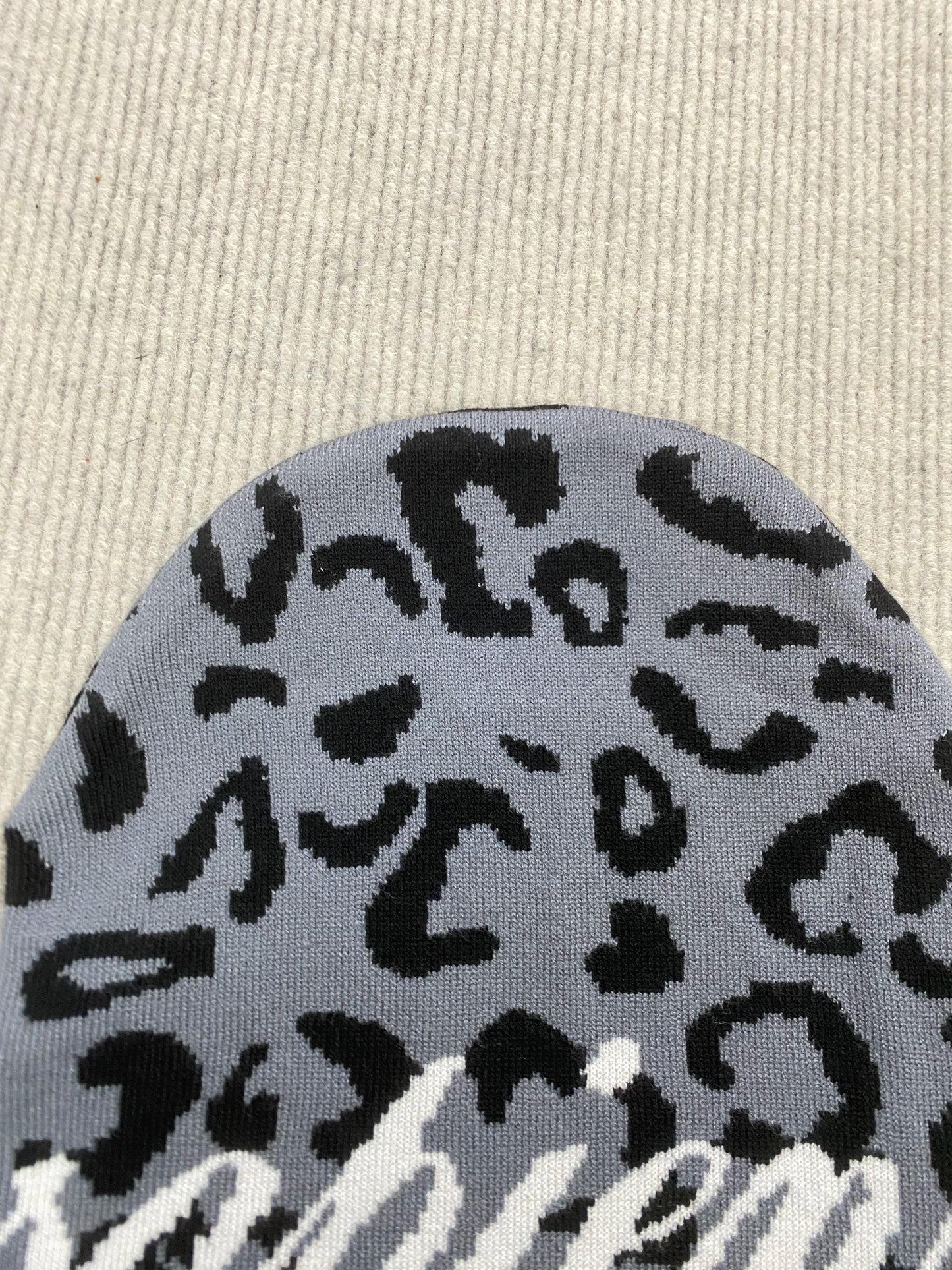2026 New Leopard Print Color Matching Retro English Jacquard Pattern Warm Winter