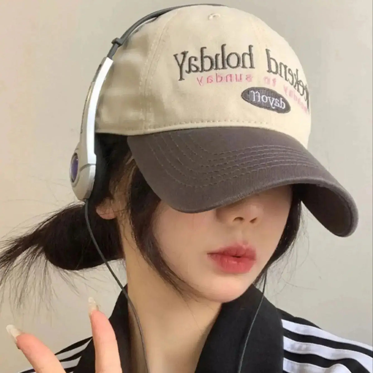Unisex All season Fashionable Pure Cotton Retro Letter WEEKEND HOLIDAY Baseball Cap