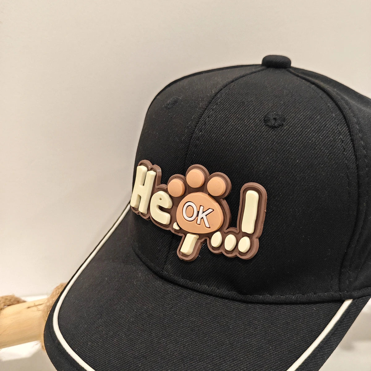 Children's Color Matched Brimmed Hat with Letters He Cute Cat Paw Shaped Decorative Baseball Cap