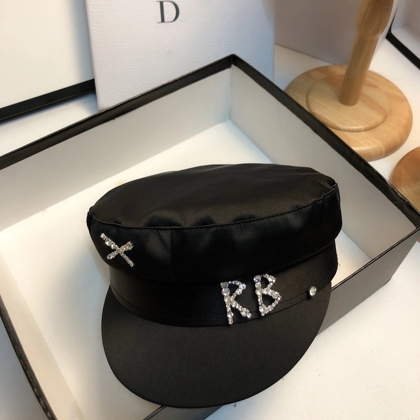 Brand Designer Satin Diamond R B Letter Newsboy Caps Women Flat Hat