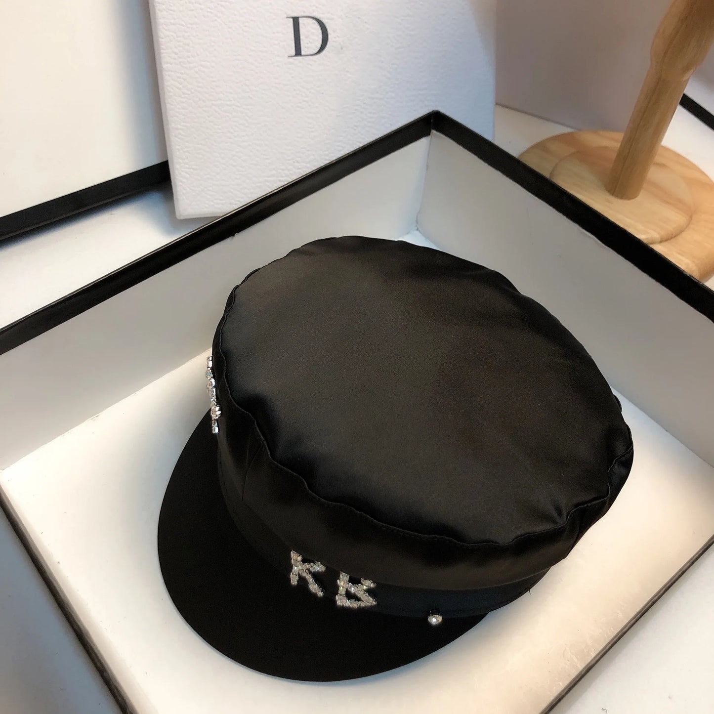 Brand Designer Satin Diamond R B Letter Newsboy Caps Women Flat Hat