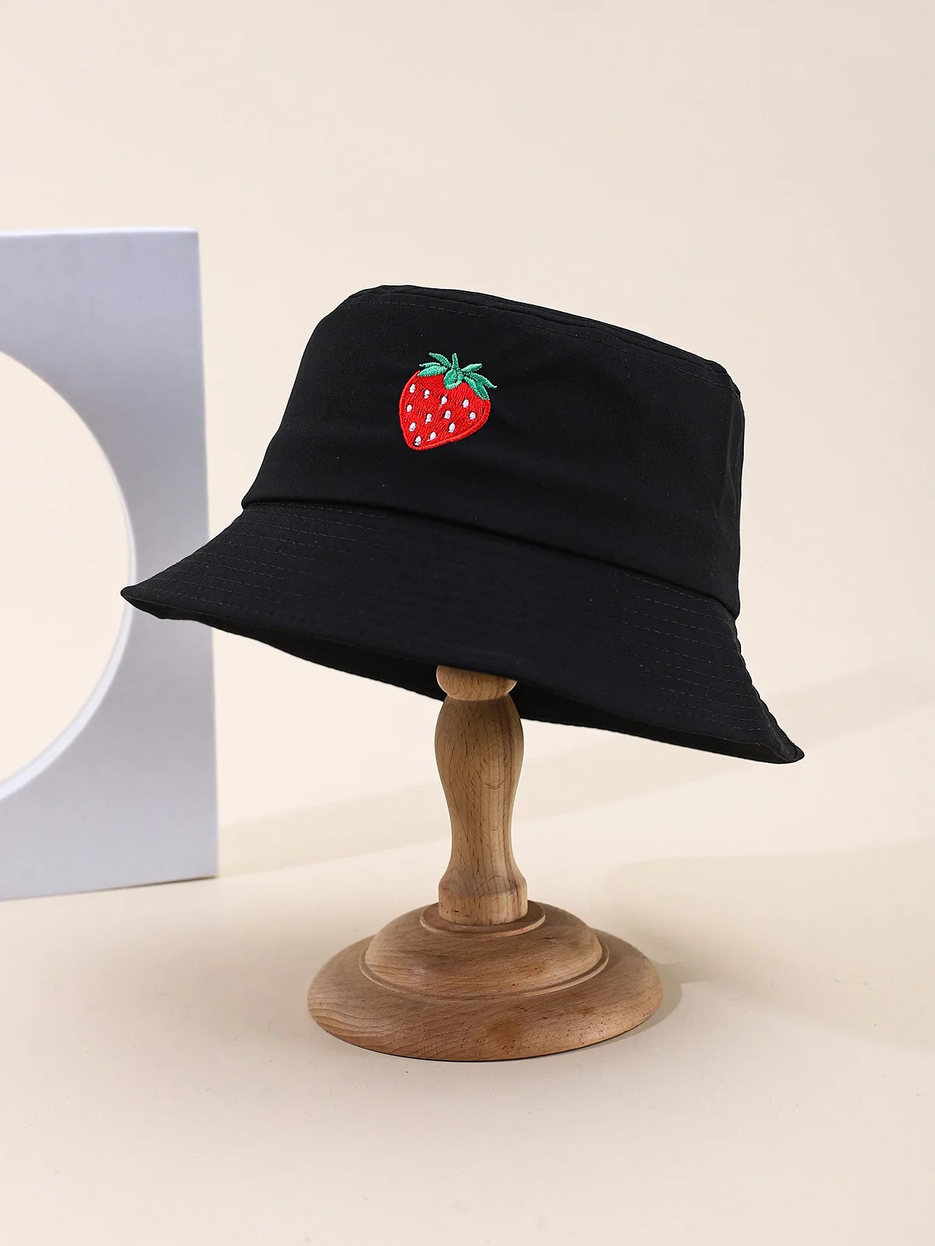 Unisex Summer Cute Bucket Hat For Women Solid Embroidery Strawberry