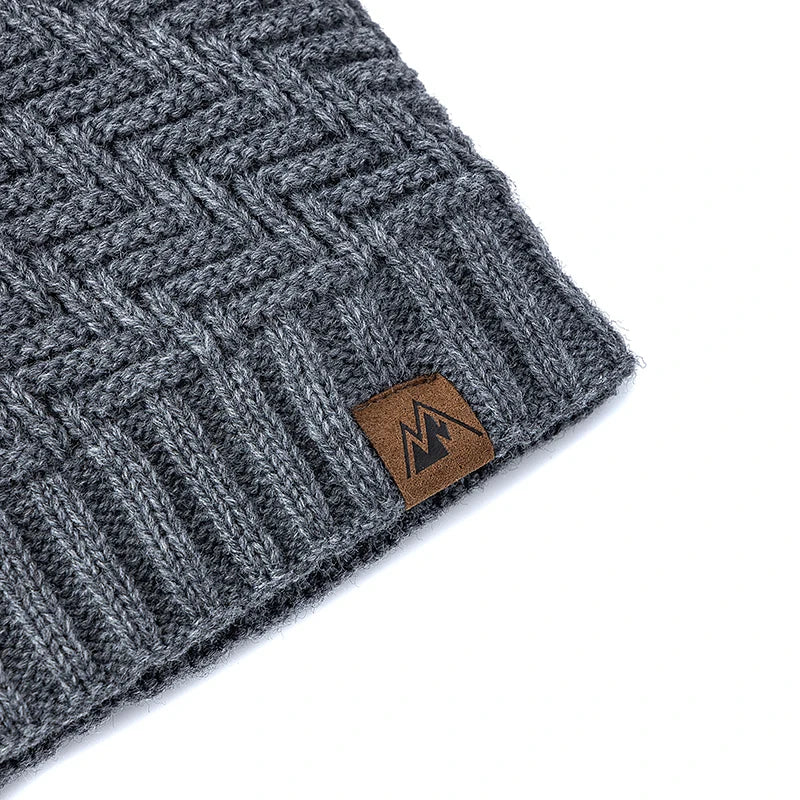 Unisex Peak Labal Winter Hats Fashion Knitted Hats