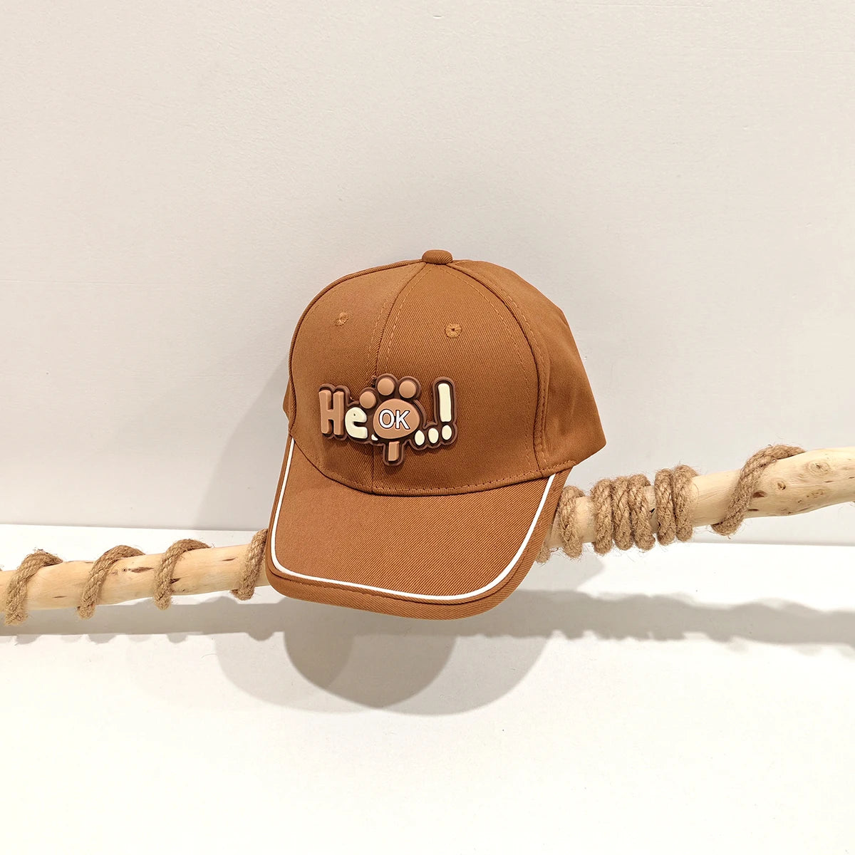 Children's Color Matched Brimmed Hat with Letters He Cute Cat Paw Shaped Decorative Baseball Cap
