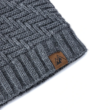 Hot Sale Unisex Peak Labal Winter Hats Fashion Knitted Hats For Men Women