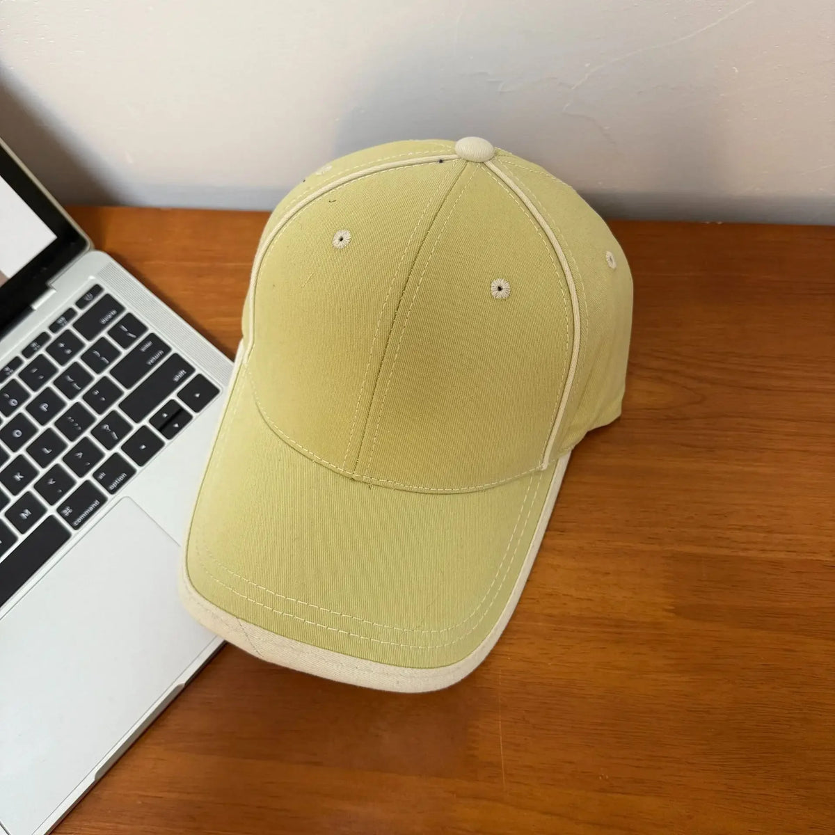 Korean Light Plate Contrasting Color Baseball Cap Fashion Shows Small Face
